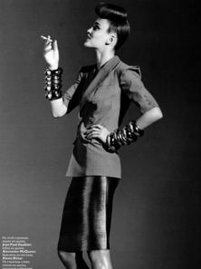 Karmen_pedaru_vogue_russia-1